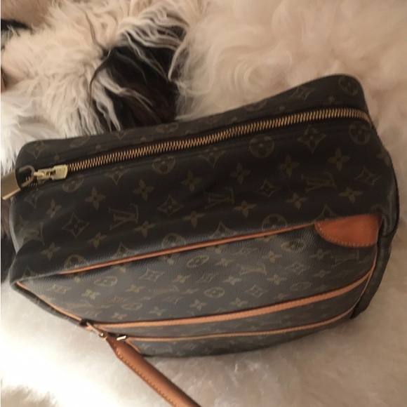 LV CARRY ON - Picture 4 of 5